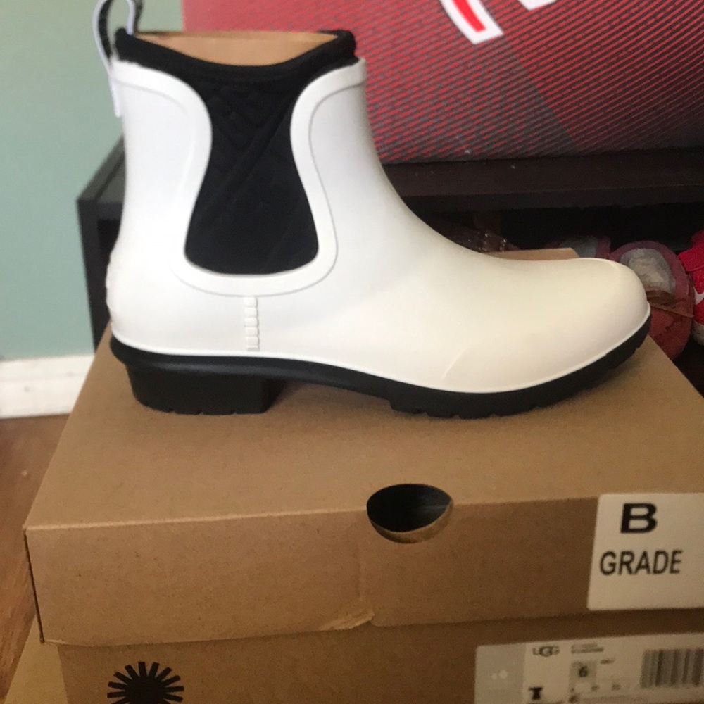 UGG CHEVONNE RAIN BOOTS - Picture 2 of 5